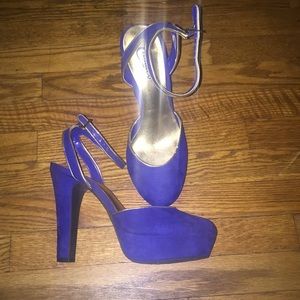 Beautiful Blue Pumps Great For Fall